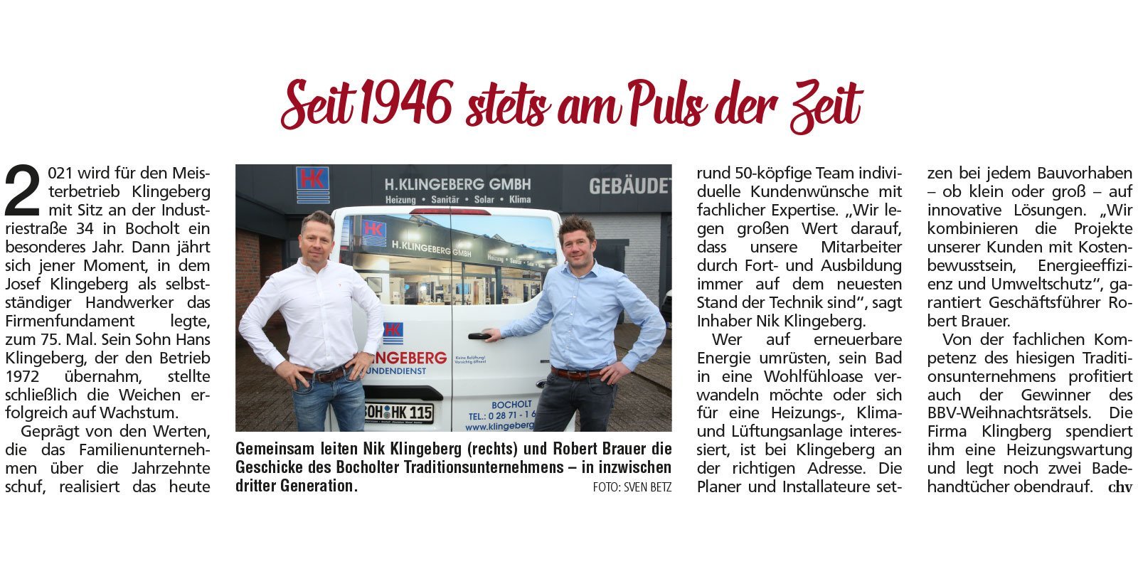 Zwei Männer stehen vor einem Firmenfahrzeug der H. Klingeberg GmbH, das Dienstleistungen in Heizung und Sanitär anbietet.