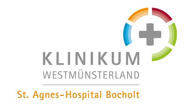 Das Logo des Klinikums Westmünsterland zeigt einen bunten Kreis mit einem Pluszeichen, das medizinische Dienstleistungen symbolisiert.